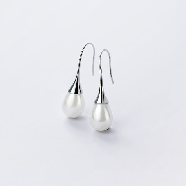Nina – Elegant Pearl Drop Earrings