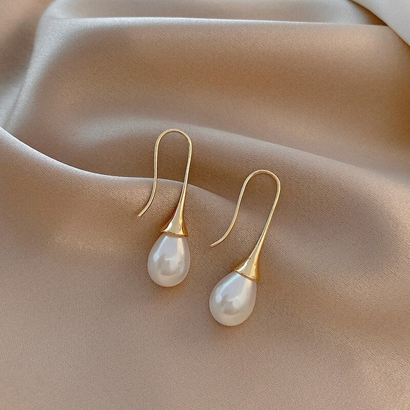 Nina – Elegant Pearl Drop Earrings