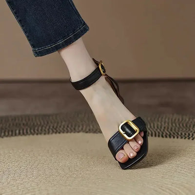 Lynn - Naomi Stylish Sandals