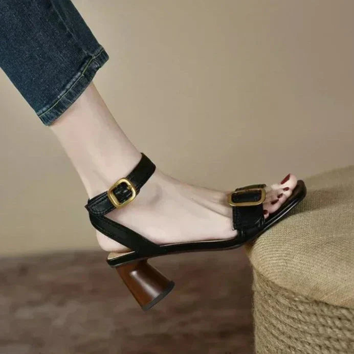 Lynn - Naomi Stylish Sandals