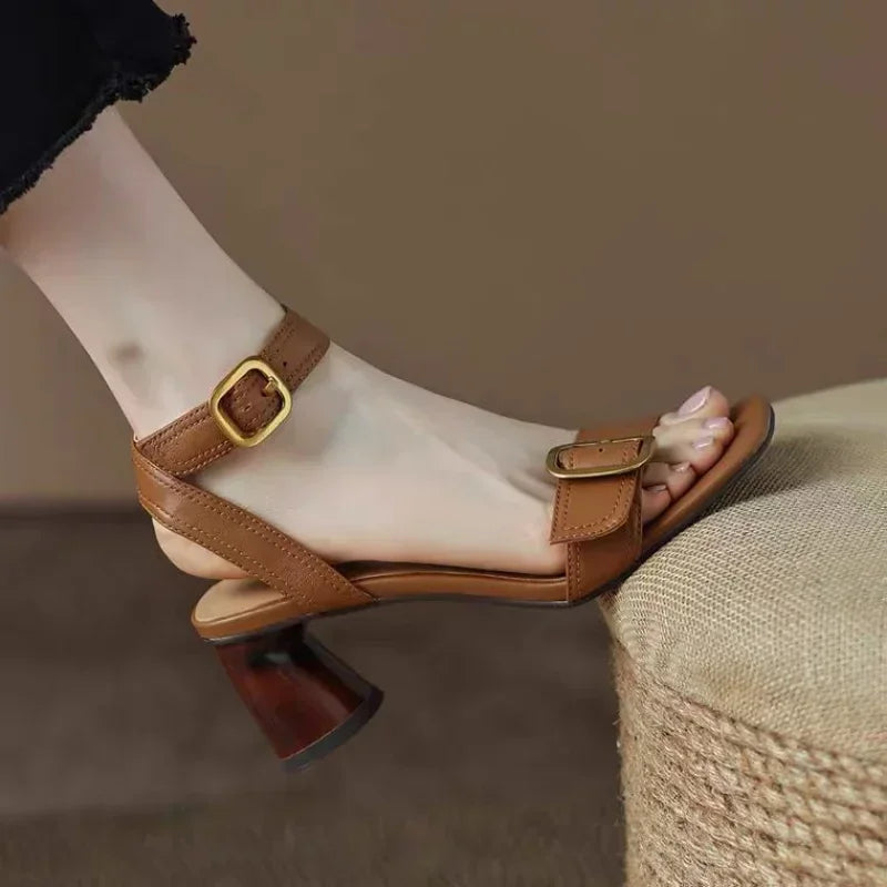 Lynn - Naomi Stylish Sandals