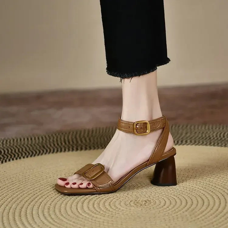 Lynn - Naomi Stylish Sandals