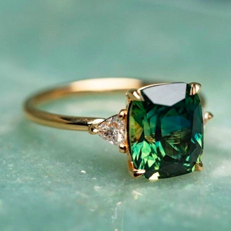 Lila – Golden Ring with Green Zircon