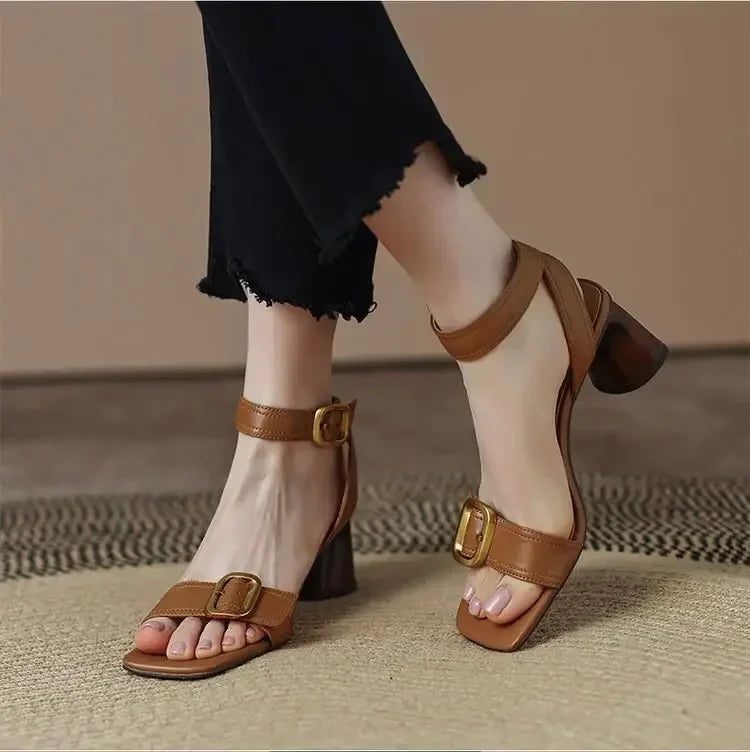 Lynn - Naomi Stylish Sandals