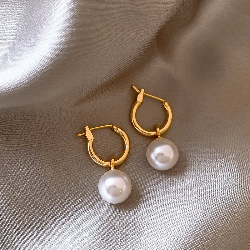 Iris – Elegant Pearl Earrings
