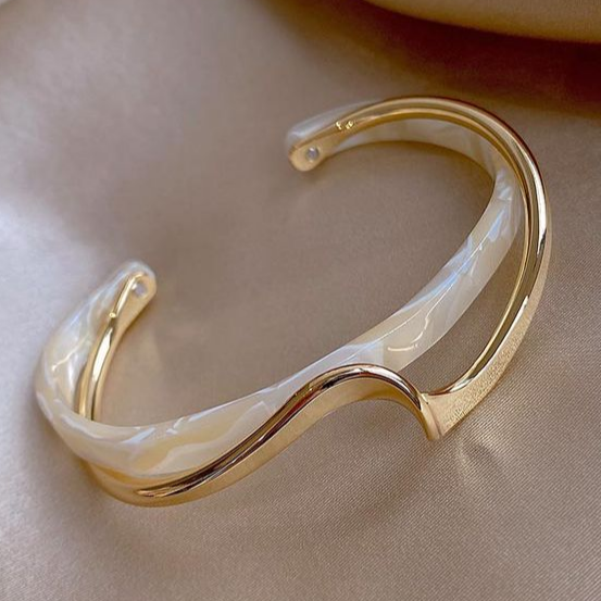 Luna – Golden Bracelet with White Opal Stone