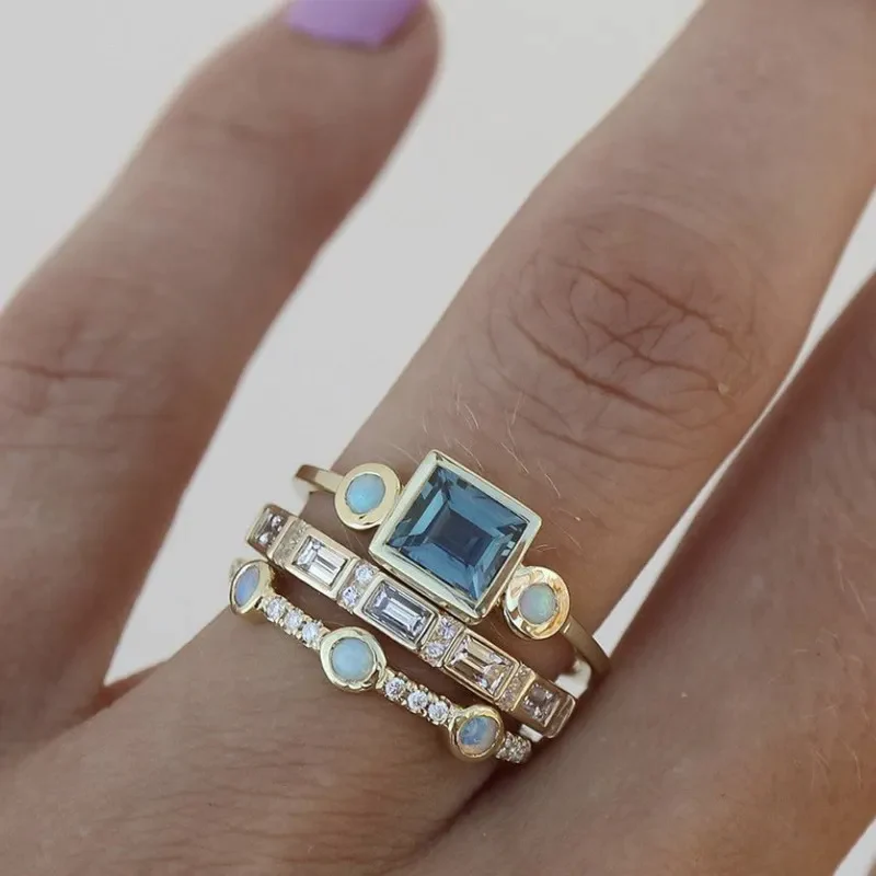 Vera – Elegant Ring Set with Sparkling Blue Crystals