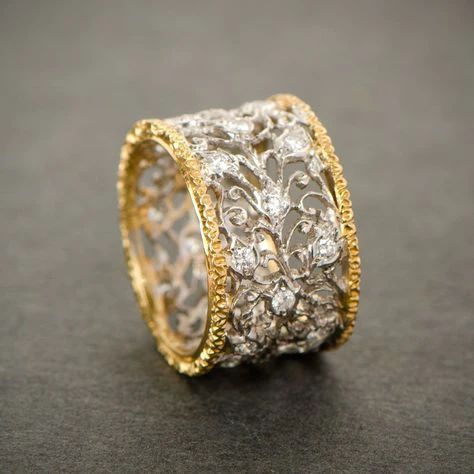 Diana – Leaf-Inspired Ring with Sparkling Zircon