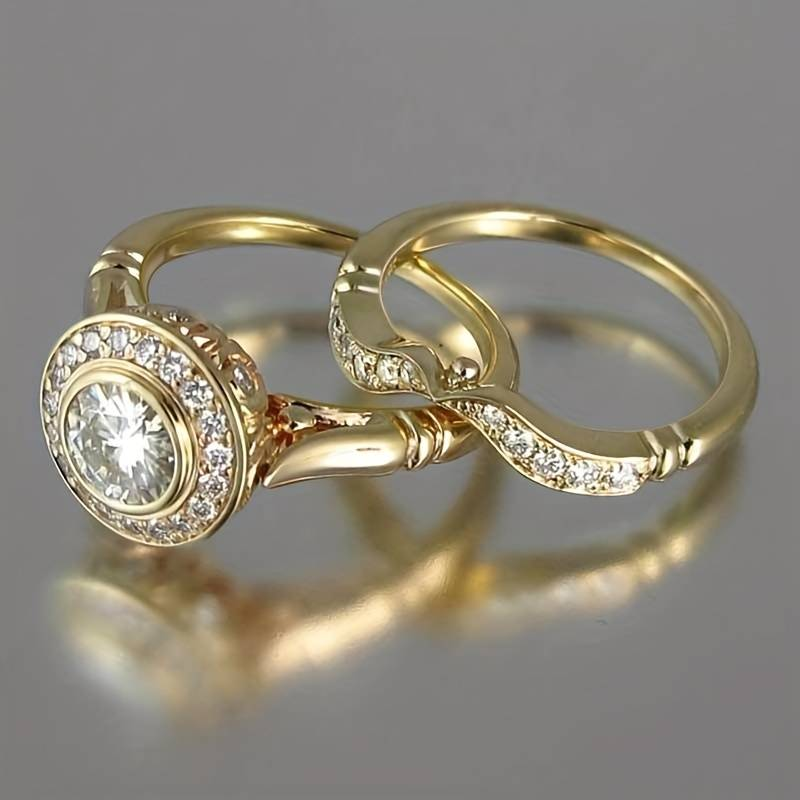 Nora – Elegant Golden Ring Set with Shimmering Zircons